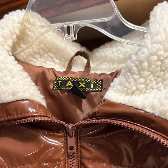 Cozy Brown Puffer Jacket with Sherpa Collar - Picture 4 of 9